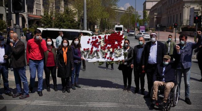 CHP, HDP ve TİP’den Taksim'de sosyal mesafesiz 1 Mayıs yürüyüşü