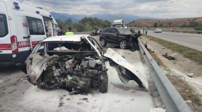 Amasya'da 2 otomobil kafa kafaya çarpıştı: 2 ölü 5 yaralı