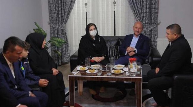Bakan Soylu, Ankara'da bıçaklı kavgada ölen Emirhan Yalçın ile yaralanan Ali Yasin Ülger'in ailelerini ziyaret etti