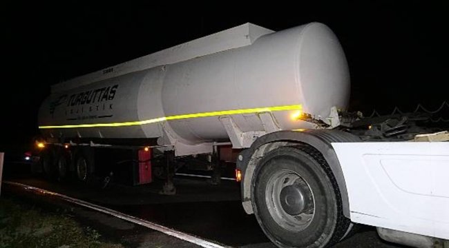 BOLU DAĞI'NDA METENOL TAŞIYAN TANKERİN DORSESİ KOPUNCA TRAFİK TEK ŞERİTTEN VERİLDİ