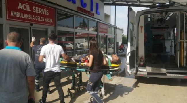 DEVRİLEN KEPÇENİN ALTINDA KALAN OPERATÖR, AĞIR YARALANDI