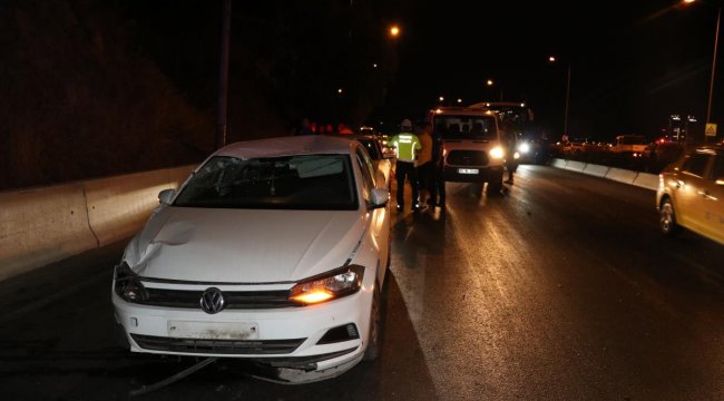 İZMİR'DE 6 ARACIN KARIŞTIĞI ZİNCİRLEME KAZA: 1'İ AĞIR, 11 YARALI