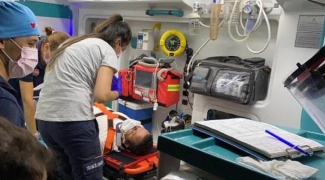 Kazada yaralanan otobüs şoförü 'Çalışmam lazım' diyerek ambulanstan inmeye çalıştı