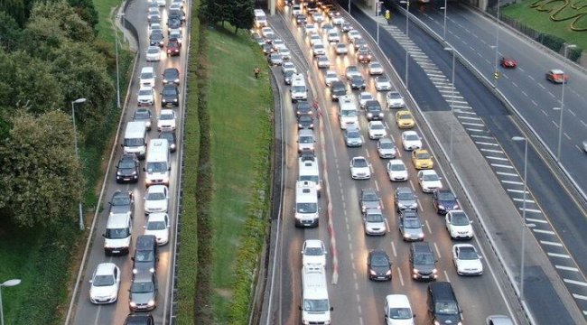 Okullar açıldı, İstanbul'da trafik yoğunluğu başladı!