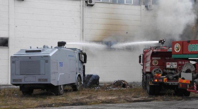 Ambalaj fabrikasındaki yangına TOMA'lı müdahale