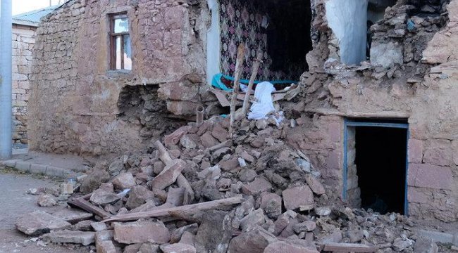 Konya'daki depremde son durum! Binalardaki hasar sabah saatlerinde gün yüzüne çıktı