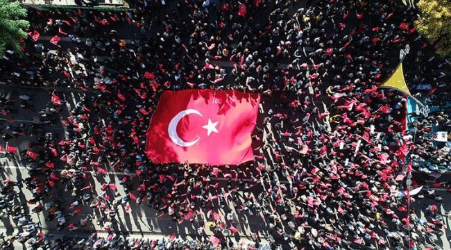 Türkiye ayakta… Şehit yakınına küfür eden Türkkan’a tepkiler çığ gibi!
