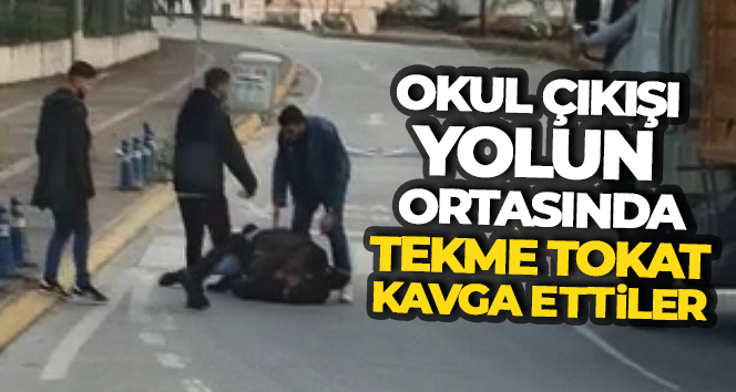 Okul çıkışı yolun ortasında kavga ettiler