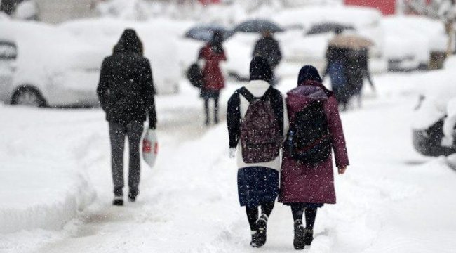 Yarın okullar tatil mi? 22 Aralık Perşembe okullar tatil oldu mu? Gözler valilik açıklamasında