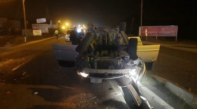 Adana'da feci kaza! Minibüsün çarptığı araç ters döndü: 13 yaralı