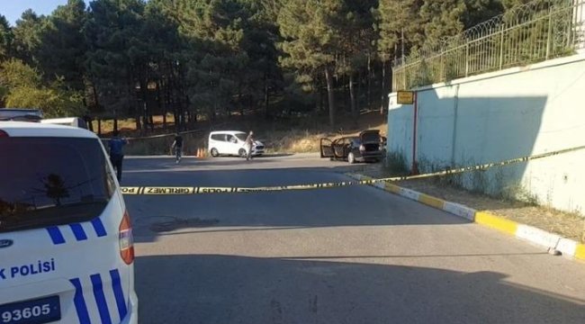 Sultanbeyli'de otomobile silahlı saldırı: Yaralılar var