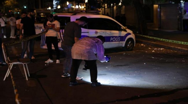 Beyoğlu'nda silahlı saldırı: 1 kişi öldü, 1 kişi yaralandı - Resim 1