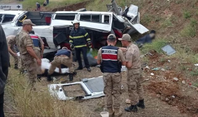 Gaziantep'te çimento tankeri minibüse çarptı! 8 kişi hayatını kaybetti, 11 kişi yaralandı