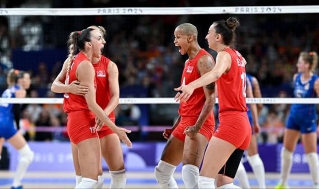 Filenin Sultanları'ndan Paris'te ilk zafer: 2-0 geriden gelip maçı aldılar