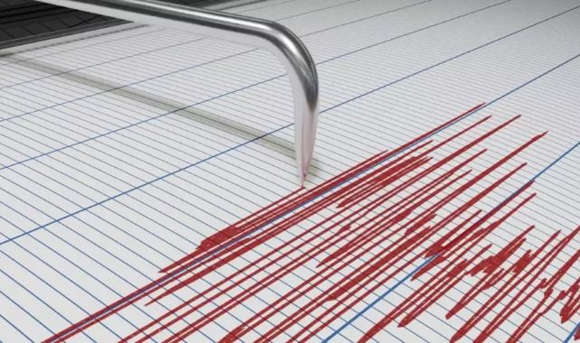 Akdeniz açıklarında 4.5 büyüklüğünde deprem! Sarsıntı birçok ilimizde hissedildi