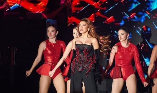 Hadise’den Buruk Yılbaşı Konseri