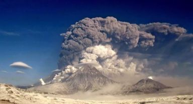 8.8'lik depremin ardından Rusya'daki yanardağ faaliyete geçti