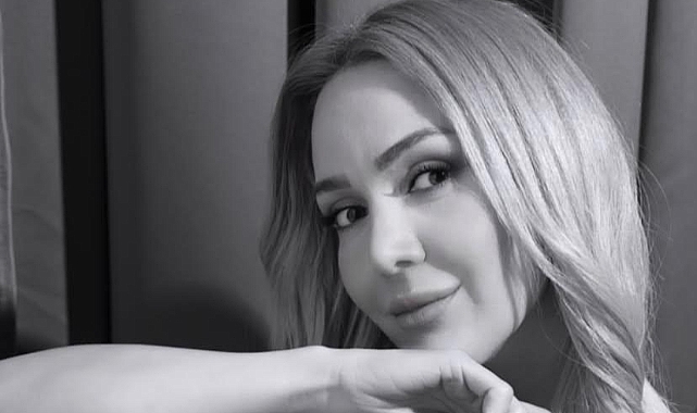 ElİF AYSEL NAZIM SEKİZ KARAKTERİ TEK SAHNEDE CANLANDIRIYOR