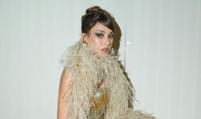 DİLAN ÇİÇEK DENİZ'DEN İSTANBUL'DAKİ ÖZEL DAVETTE GÖZ KAMAŞTIRAN KARELER