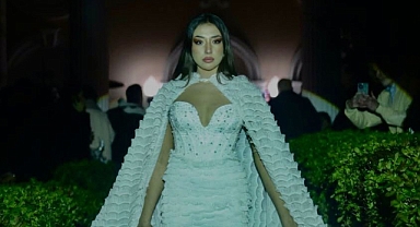 Ecem April Onutman bir kez daha podyumların kraliçesi olduğunu kanıtladı.